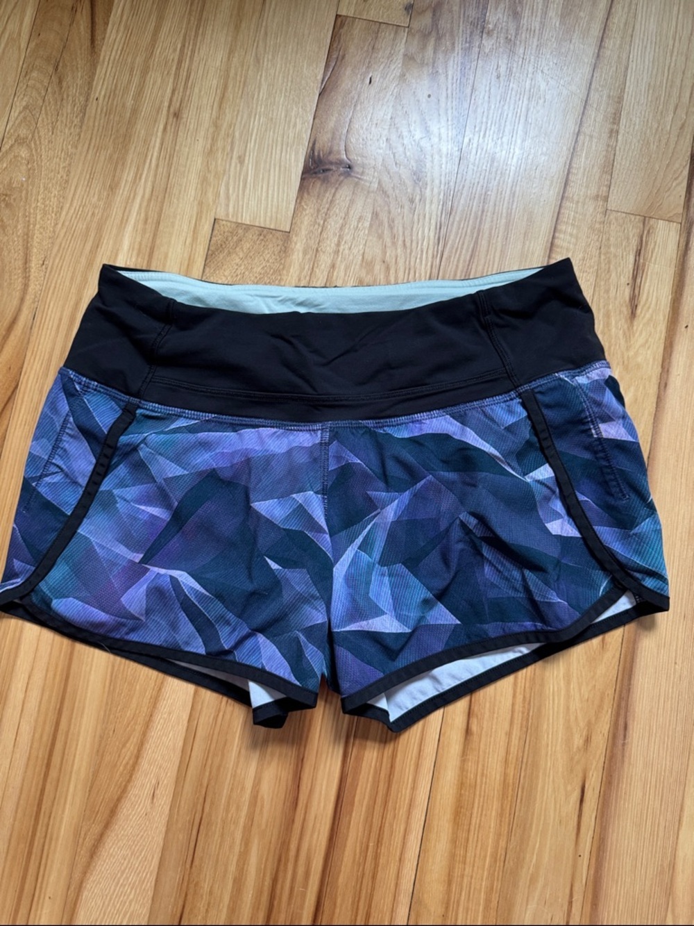 Lululemon Run Times Short 4" Pretty Prism Multi Black Size 4